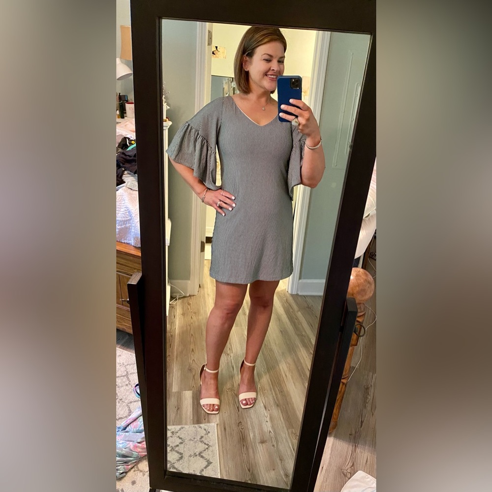 Judith March size small ruffle sleeve dress